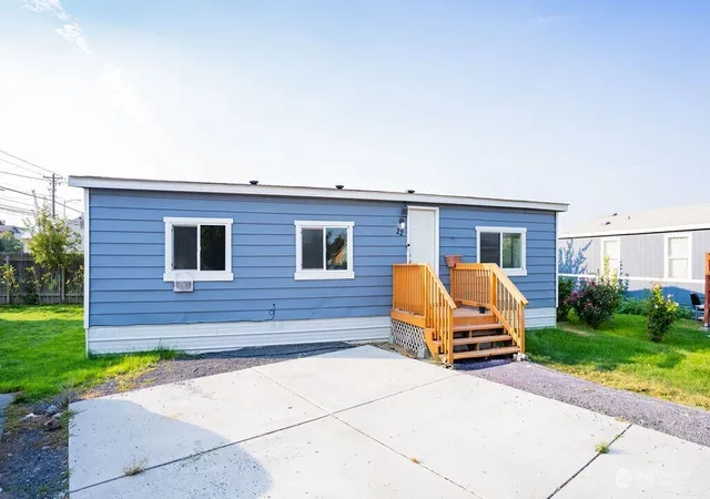 Manufactured home for sale at 900 N Grape #22, Moses Lake, WA 98837 | MLS# NWM2431472
