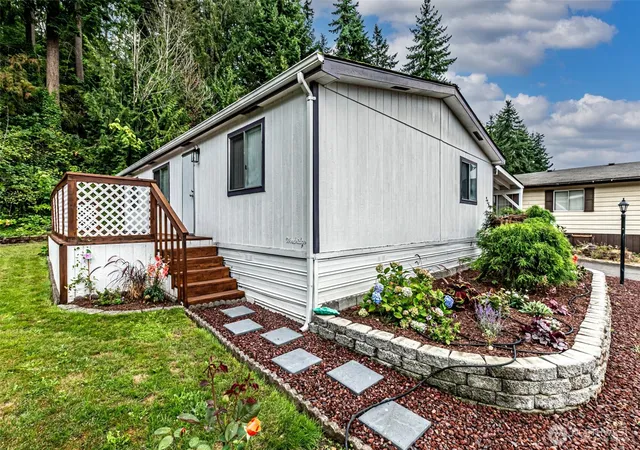 Photo 3 of Manufactured home for sale at 2263 Anadoll Ave, Enumclaw, WA 98022 | MLS# NWM2433939 | Listing updated on 2026-09-17
