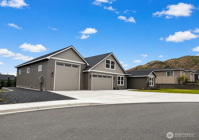 Photo 2 of Single family home for sale at 15009 Allison Pl, Entiat, WA 98822 | MLS# NWM2435414 | Listing updated on 2026-09-29