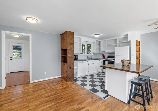 Photo 3 of Single family home for sale at 1492 SW Kelly Ave, Chehalis, WA 98532 | MLS# NWM2436150 | Listing updated on 2026-09-25