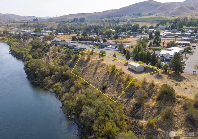 Photo 1 of Land for sale at 2011 Columbia Blvd, Bridgeport, WA 98813 | MLS# NWM2436286 | Listing updated on 2026-09-17
