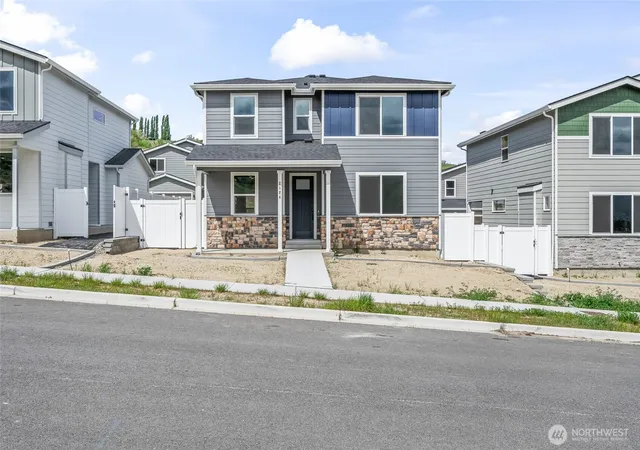Photo 1 of Sale Pending at 2124 Plumridge Ct, Wenatchee, WA 98801 | MLS# NWM2436299 | Listing updated on 2026-09-25