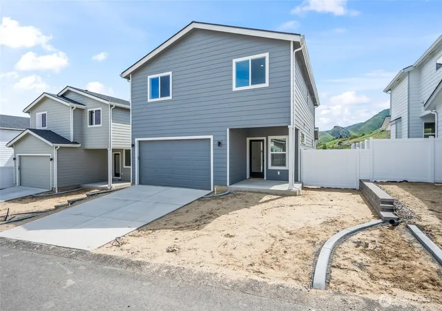 Photo 2 of Sale Pending at 2124 Plumridge Ct, Wenatchee, WA 98801 | MLS# NWM2436299 | Listing updated on 2026-09-25