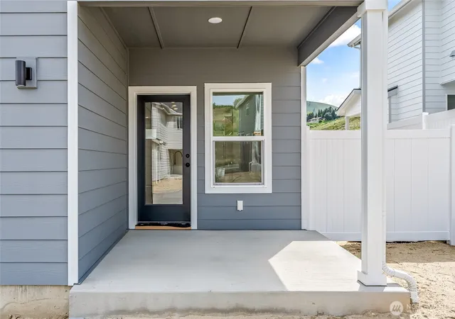 Photo 3 of Sale Pending at 2124 Plumridge Ct, Wenatchee, WA 98801 | MLS# NWM2436299 | Listing updated on 2026-09-25