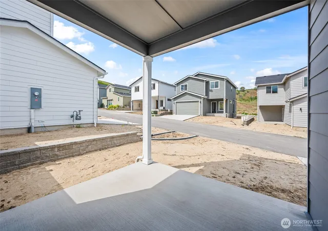 Photo 3 of Sale Pending at 2124 Plumridge Ct, Wenatchee, WA 98801 | MLS# NWM2436299 | Listing updated on 2026-09-25