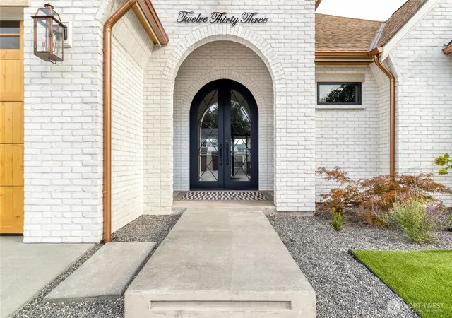 Photo 2 of Single family home for sale at 1233 Doc Bar Pl, Walla Walla, WA 99362 | MLS# NWM2436619 | Listing updated on 2026-09-30