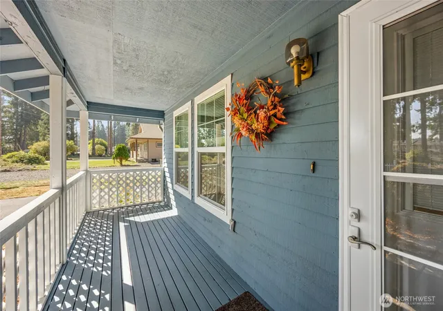 Photo 4 of Single family home for sale at 7123 Lakeside St SW, Olympia, WA 98512 | MLS# NWM2436730 | Listing updated on 2026-09-17
