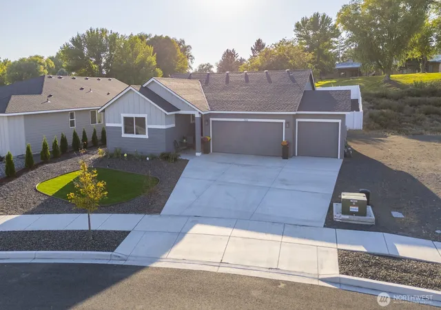 Photo 2 of Single family home for sale at 508 N Bufflehead Blvd, Moses Lake, WA 98837 | MLS# NWM2437868 | Listing updated on 2026-10-07