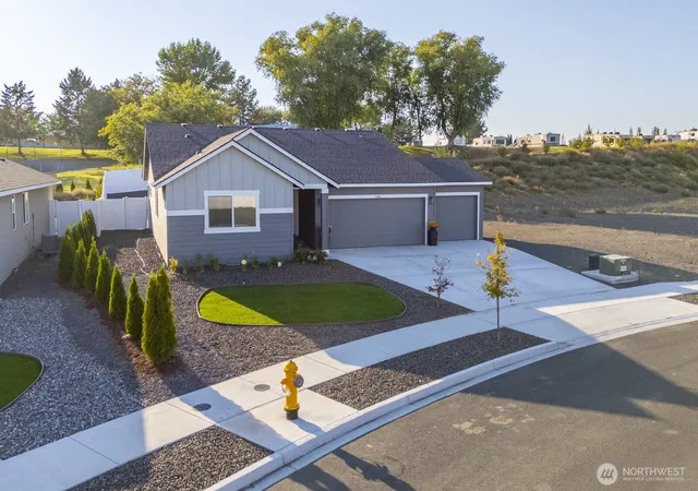 Photo 3 of Single family home for sale at 508 N Bufflehead Blvd, Moses Lake, WA 98837 | MLS# NWM2437868 | Listing updated on 2026-10-07