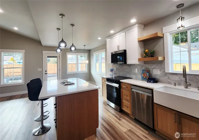 Photo 4 of Sale Pending at 337 Mount Olympus Ave SE, Ocean Shores, WA 98569 | MLS# NWM2438587 | Listing updated on 2026-09-30