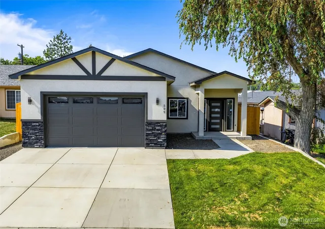 Single family home for sale at 509 S Main St, Warden, WA 98857 | MLS# NWM2439439