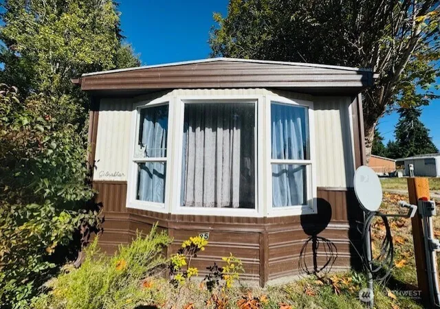 Photo 2 of Manufactured home for sale at 3371 Se Bielmeier Rd #85, Port Orchard, WA 98367 | MLS# NWM2439798 | Listing updated on 2026-09-28
