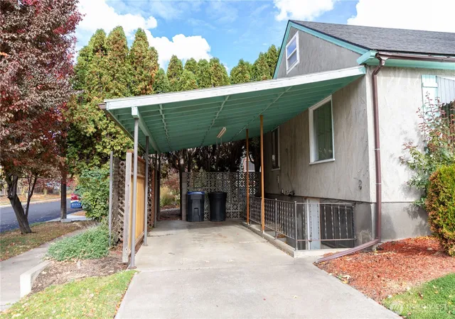 Photo 2 of Single family home for sale at 803 Alvarado Ter, Walla Walla, WA 99362 | MLS# NWM2440023 | Listing updated on 2026-09-26