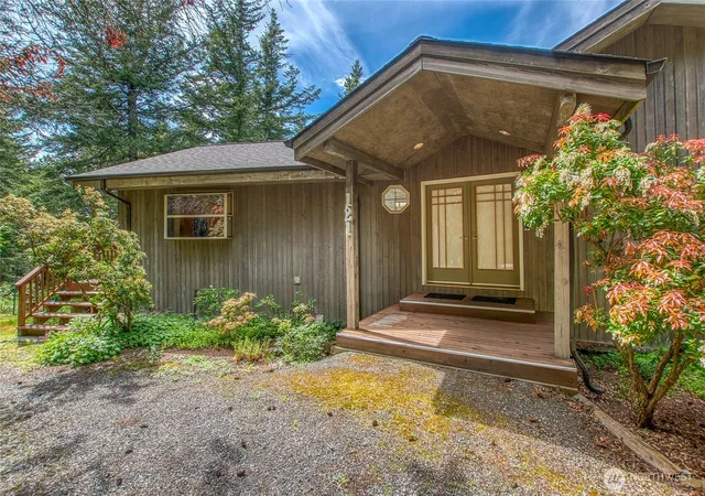 Photo 3 of Single family home for sale at 121 Switchback Rd, Eastsound, WA 98245 | MLS# NWM2440278 | Listing updated on 2026-09-17