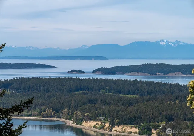 Photo 4 of Single family home for sale at 121 Switchback Rd, Eastsound, WA 98245 | MLS# NWM2440278 | Listing updated on 2026-09-17