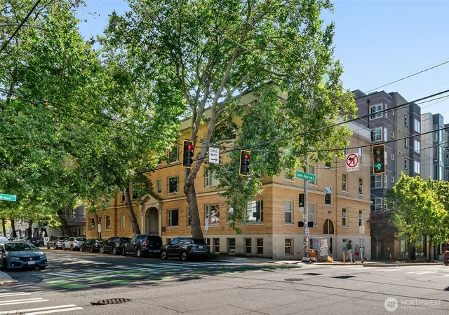 Photo 3 of Condo for sale at 7 Harrison St #26, Seattle, WA 98109 | MLS# NWM2440643 | Listing updated on 2026-09-21