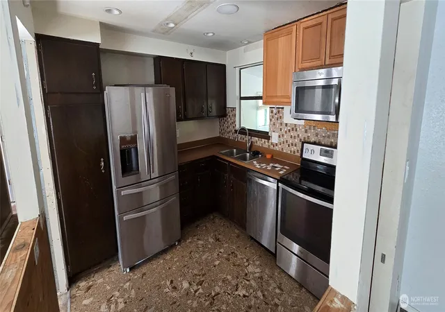 Photo 3 of Sale Pending at 5626 S Gove St, Tacoma, WA 98409 | MLS# NWM2441159 | Listing updated on 2026-09-29