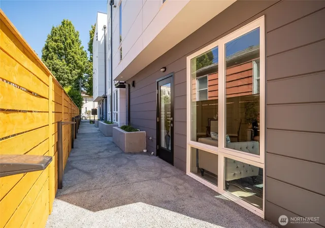 Photo 2 of Townhouse for sale at 527 S Cloverdale St #D, Seattle, WA 98108 | MLS# NWM2441677 | Listing updated on 2026-09-17