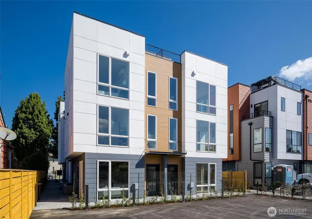 Photo 3 of Townhouse for sale at 527 S Cloverdale St #D, Seattle, WA 98108 | MLS# NWM2441677 | Listing updated on 2026-09-17