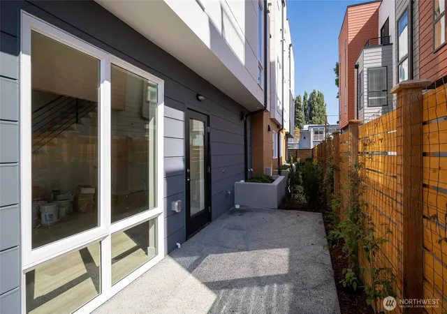 Photo 3 of Townhouse for sale at 527 S Cloverdale St #D, Seattle, WA 98108 | MLS# NWM2441677 | Listing updated on 2026-09-17