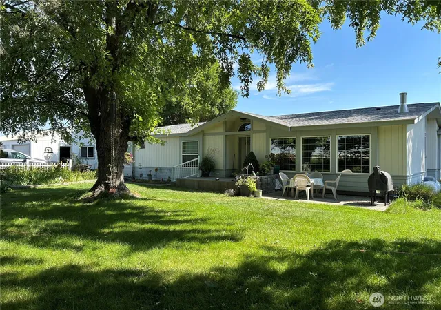 Manufactured home for sale at 6997 Bacon Ln NE, Moses Lake, WA 98837 | MLS# NWM2442656