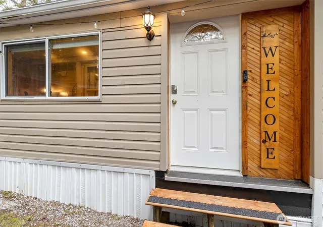 Photo 2 of Manufactured home for sale at 137 1 Jasper Trl, Deming, WA 98244 | MLS# NWM2443037 | Listing updated on 2026-09-17