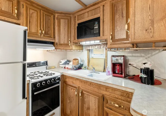 Photo 4 of Manufactured home for sale at 137 1 Jasper Trl, Deming, WA 98244 | MLS# NWM2443037 | Listing updated on 2026-09-17