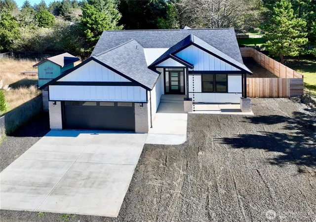 Photo 2 of Single family home for sale at 716 Island Cir Se, Ocean Shores, WA 98569 | MLS# NWM2444850 | Listing updated on 2026-09-24