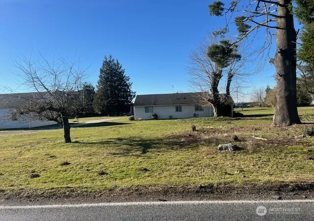 Photo 3 of Single family home for sale at 8885 Line Rd, Lynden, WA 98264 | MLS# NWM2445065 | Listing updated on 2026-09-17