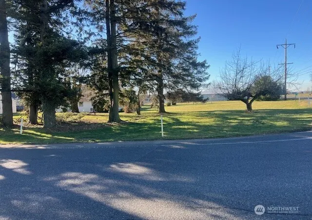 Photo 4 of Single family home for sale at 8885 Line Rd, Lynden, WA 98264 | MLS# NWM2445065 | Listing updated on 2026-09-17