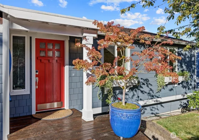 Photo 4 of Single family home for sale at 11303 126th Avenue NE, Kirkland, WA 98033 | MLS# NWM2445405 | Listing updated on 2026-09-25