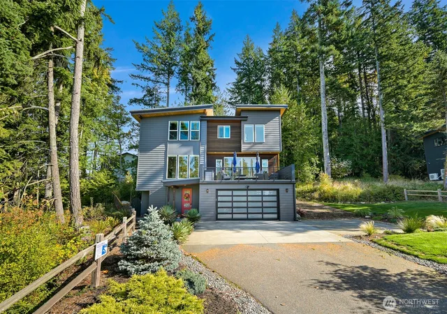 Photo 1 of Single family home for sale at 1105 40th Street, Bellingham, WA 98229 | MLS# NWM2445742 | Listing updated on 2026-09-17
