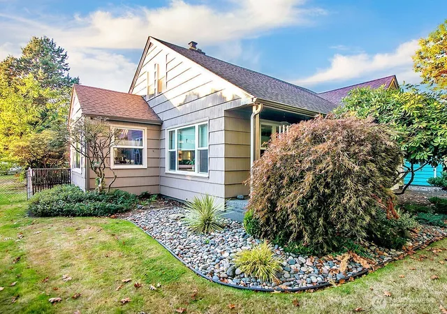 Photo 1 of Single family home for sale at 571 26th Avenue, Longview, WA 98632 | MLS# NWM2445928 | Listing updated on 2026-09-17