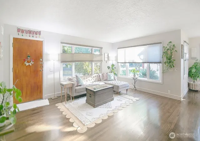 Photo 3 of Single family home for sale at 571 26th Avenue, Longview, WA 98632 | MLS# NWM2445928 | Listing updated on 2026-09-17