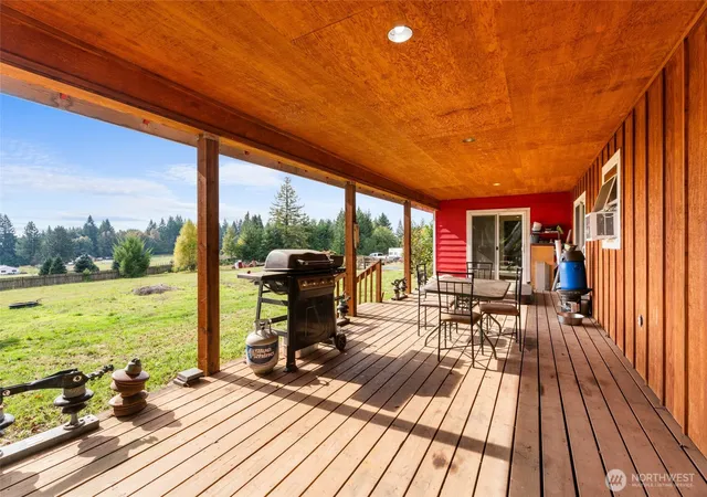 Photo 3 of Single family home for sale at 39812 94th Avenue, La Center, WA 98629 | MLS# NWM2446674 | Listing updated on 2026-09-17