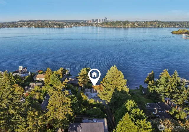 Photo 2 of Single family home for sale at 7220 N Mercer Way, Mercer Island, WA 98040 | MLS# NWM2449220 | Listing updated on 2026-09-17