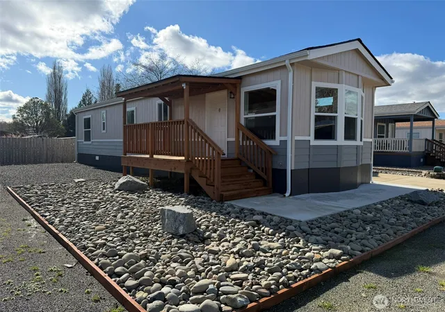 Photo 1 of Manufactured home for sale at 2010 Broadway Ave #38, Hoquiam, WA 98550 | MLS# NWM2449295 | Listing updated on 2026-09-17