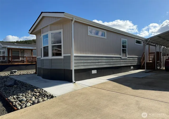 Photo 3 of Manufactured home for sale at 2010 Broadway Ave #38, Hoquiam, WA 98550 | MLS# NWM2449295 | Listing updated on 2026-09-17