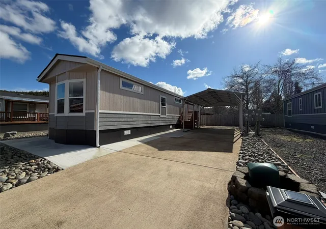 Photo 3 of Manufactured home for sale at 2010 Broadway Ave #38, Hoquiam, WA 98550 | MLS# NWM2449295 | Listing updated on 2026-09-17