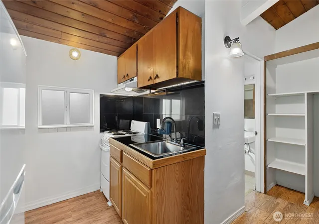 Photo 4 of Multi family home for sale at 1718 Summit Ave, Seattle, WA 98122 | MLS# NWM2451055 | Listing updated on 2026-09-17