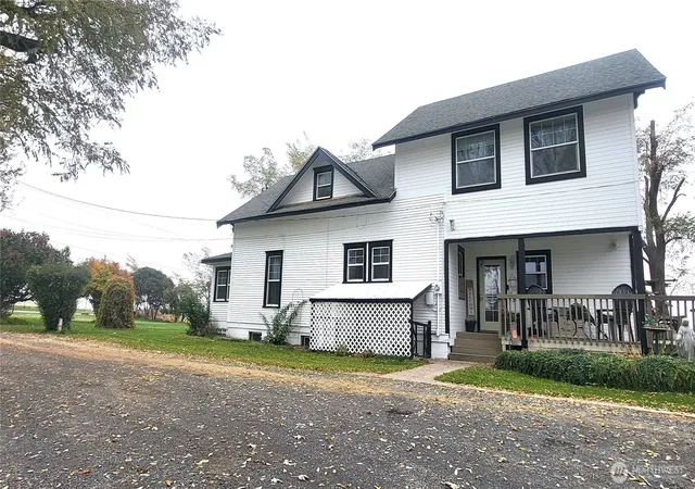 Photo 3 of Single family home for sale at 1113 S County Rd, Warden, WA 98857 | MLS# NWM2451271 | Listing updated on 2026-09-21