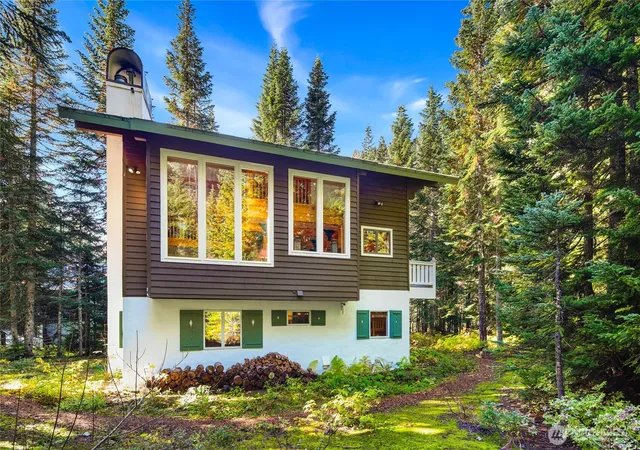 Photo 2 of Single family home for sale at 22 Alpental St, Snoqualmie Pass, WA 98068 | MLS# NWM2451656 | Listing updated on 2026-09-26