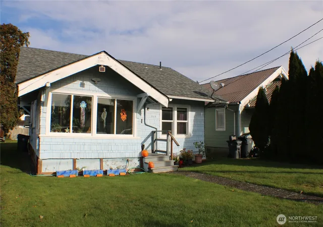 Photo 1 of Single family home for sale at 315 Eklund Ave, Hoquiam, WA 98550 | MLS# NWM2451722 | Listing updated on 2026-09-17