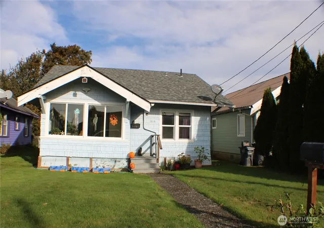 Photo 2 of Single family home for sale at 315 Eklund Ave, Hoquiam, WA 98550 | MLS# NWM2451722 | Listing updated on 2026-09-17