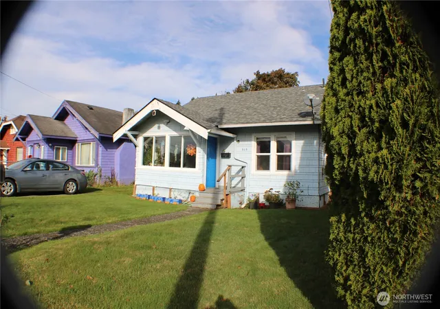 Photo 3 of Single family home for sale at 315 Eklund Ave, Hoquiam, WA 98550 | MLS# NWM2451722 | Listing updated on 2026-09-17