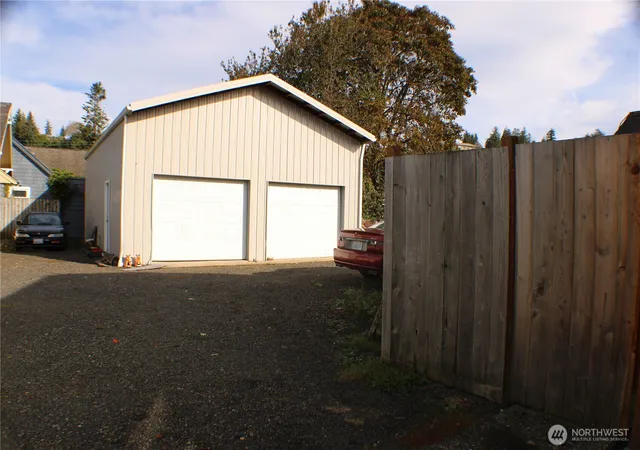 Photo 3 of Single family home for sale at 309 Eklund Ave, Hoquiam, WA 98550 | MLS# NWM2451738 | Listing updated on 2026-09-17