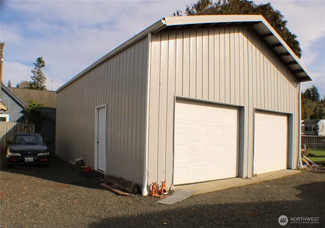 Photo 4 of Single family home for sale at 309 Eklund Ave, Hoquiam, WA 98550 | MLS# NWM2451738 | Listing updated on 2026-09-17