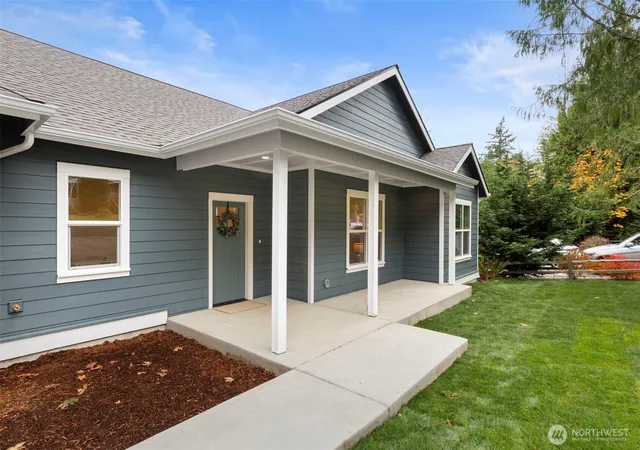 Photo 3 of Single family home for sale at 381 Rainier Ln, Port Ludlow, WA 98365 | MLS# NWM2451784 | Listing updated on 2026-09-17