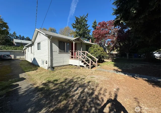Photo 1 of Single family home for sale at 10019 Interlake Ave N, Seattle, WA 98133 | MLS# NWM2452809 | Listing updated on 2026-09-17