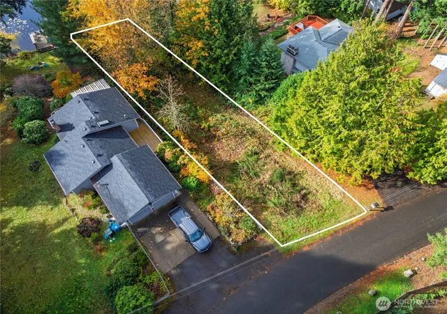 Photo 3 of Sale Pending at 33401 E Lake Holm Dr Se, Auburn, WA 98092 | MLS# NWM2452921 | Listing updated on 2026-09-16